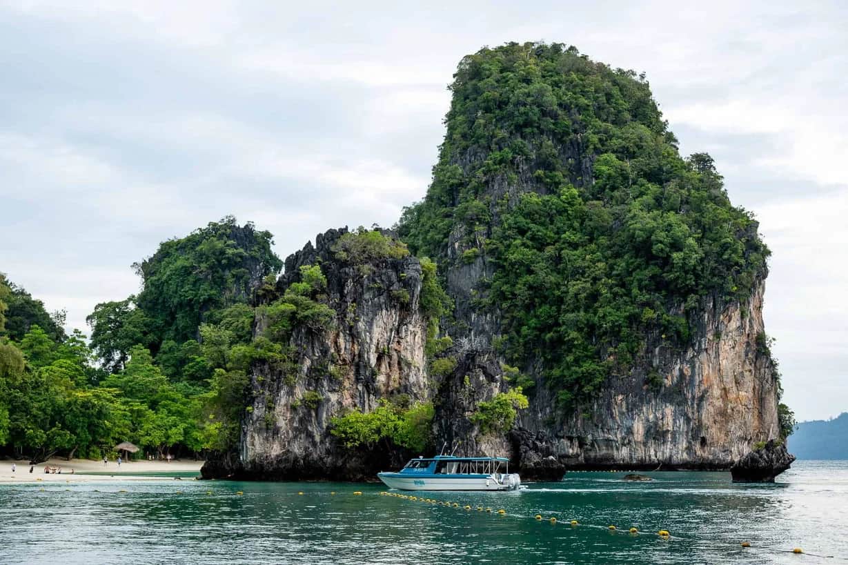 Soft water. Quiet cliffs.